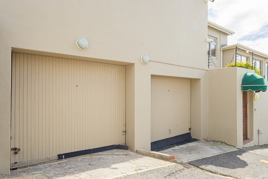To Let 3 Bedroom Property for Rent in Green Point Western Cape